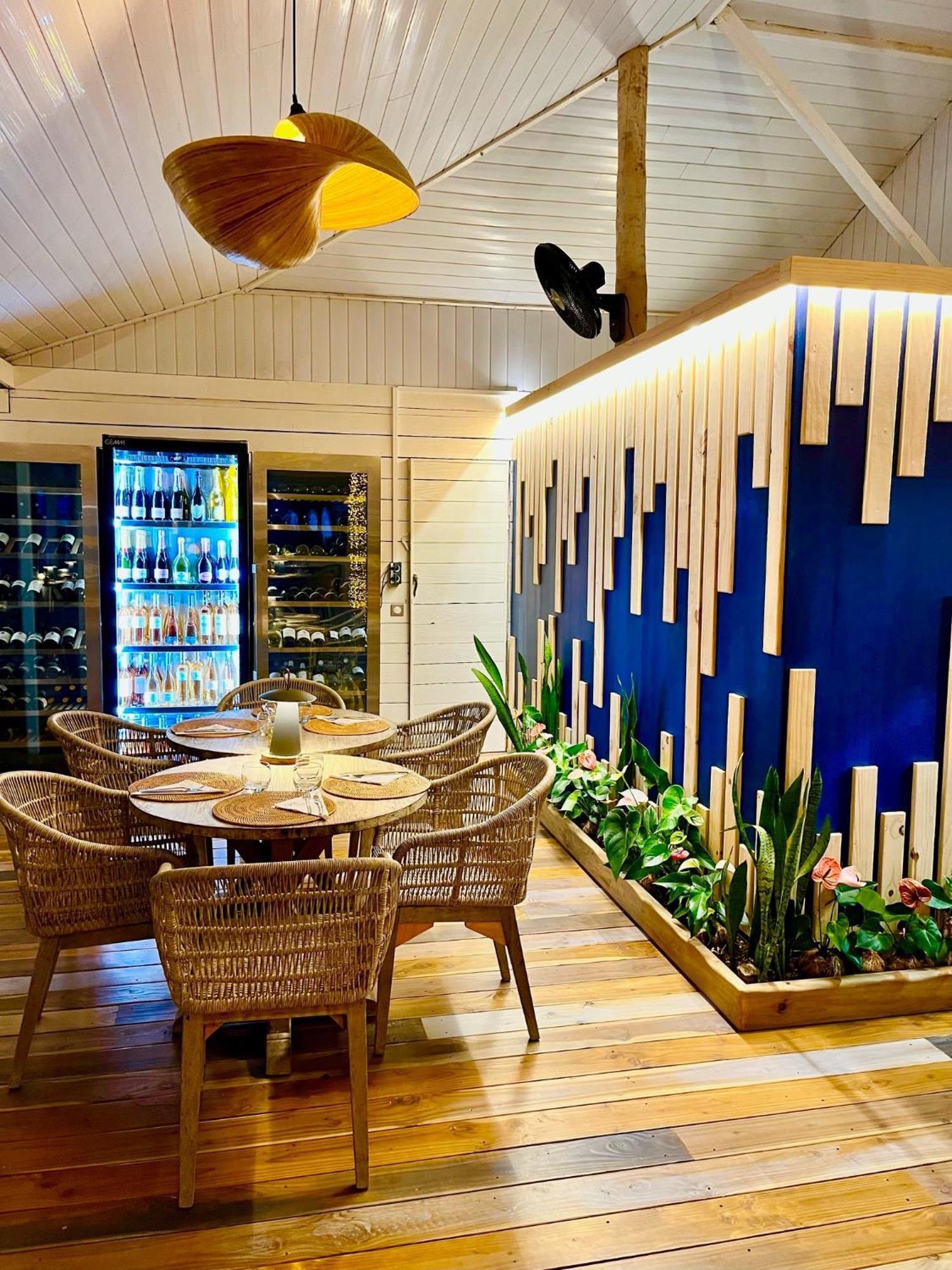 Opoa Beach Hotel Buitenkant foto